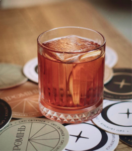 heads-company-design-agency-restaurant-drink-branding-cocktail-glass-logo-identity-lifestyle