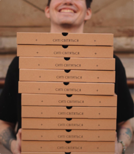 heads-company-design-agency-restaurant-packaging-delivery-boxes-branding-visual-identity-design.webp