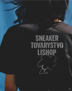 heads-company-design-agency-fashion-retail-branding-modern-identity-logo-apparel-store
